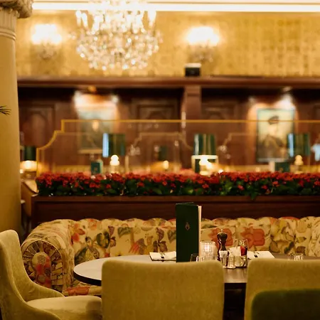 Ξενοδοχείο Bristol 5*